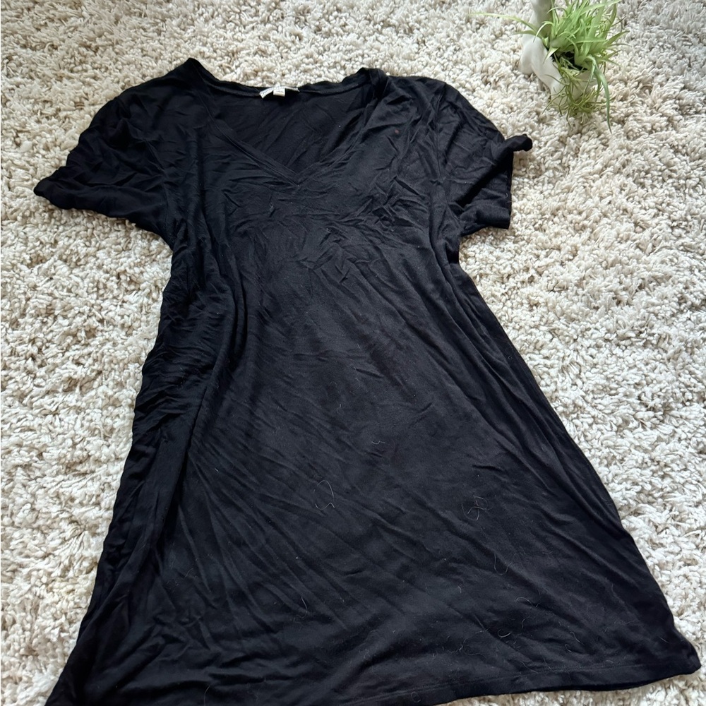 Zenana outfitters all black loose fitting flowy cute long v neck top.